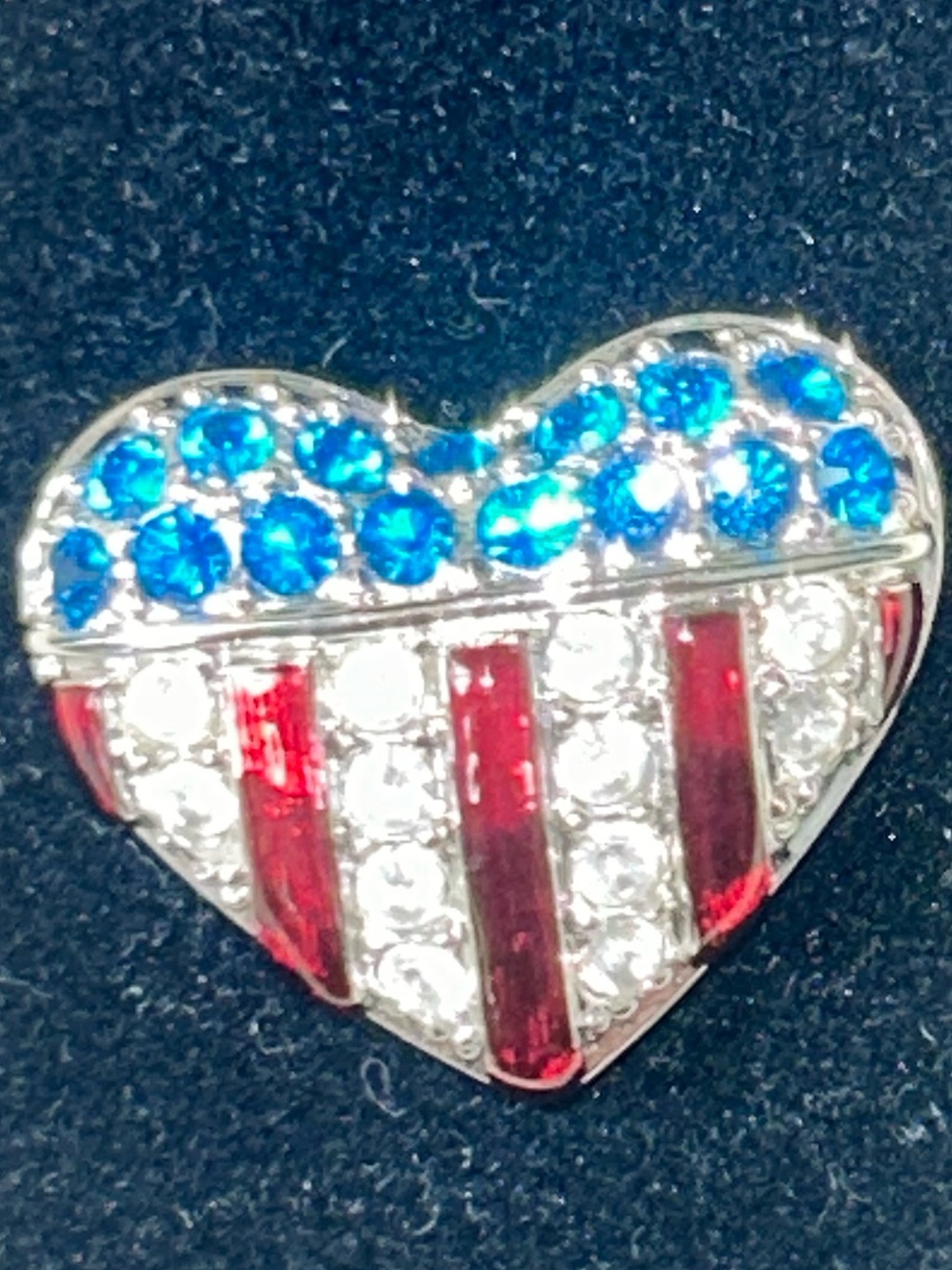 Swarovski "Brave Heart" American flag pin Red, White and Blue Crystals -NWT- - Picture 9 of 9